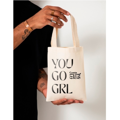 Sacola confeccionada em Lonita de Algodão Crú, medindo 20 cm de largura x 30 cm de altura.-66658